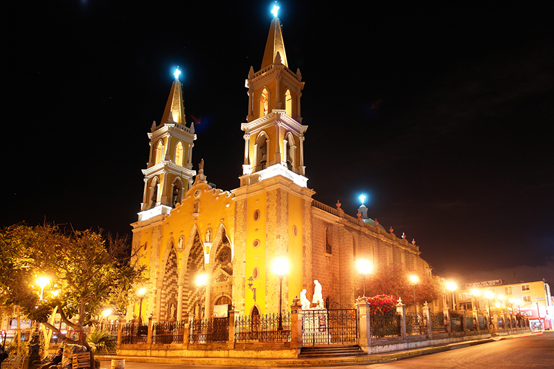 mazatlan-g01-p02-catedral-de-noche